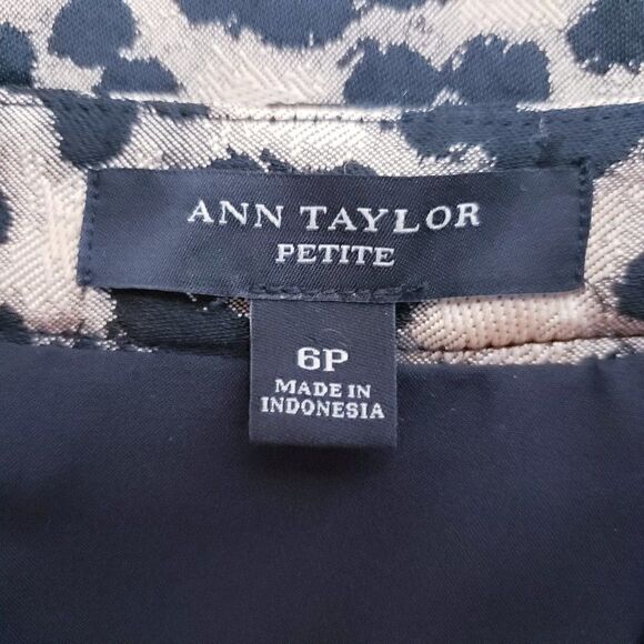 Ann Taylor Pencil Skirt Size 6 Petite Animal Floral Print Straight Lined - Picture 6 of 7